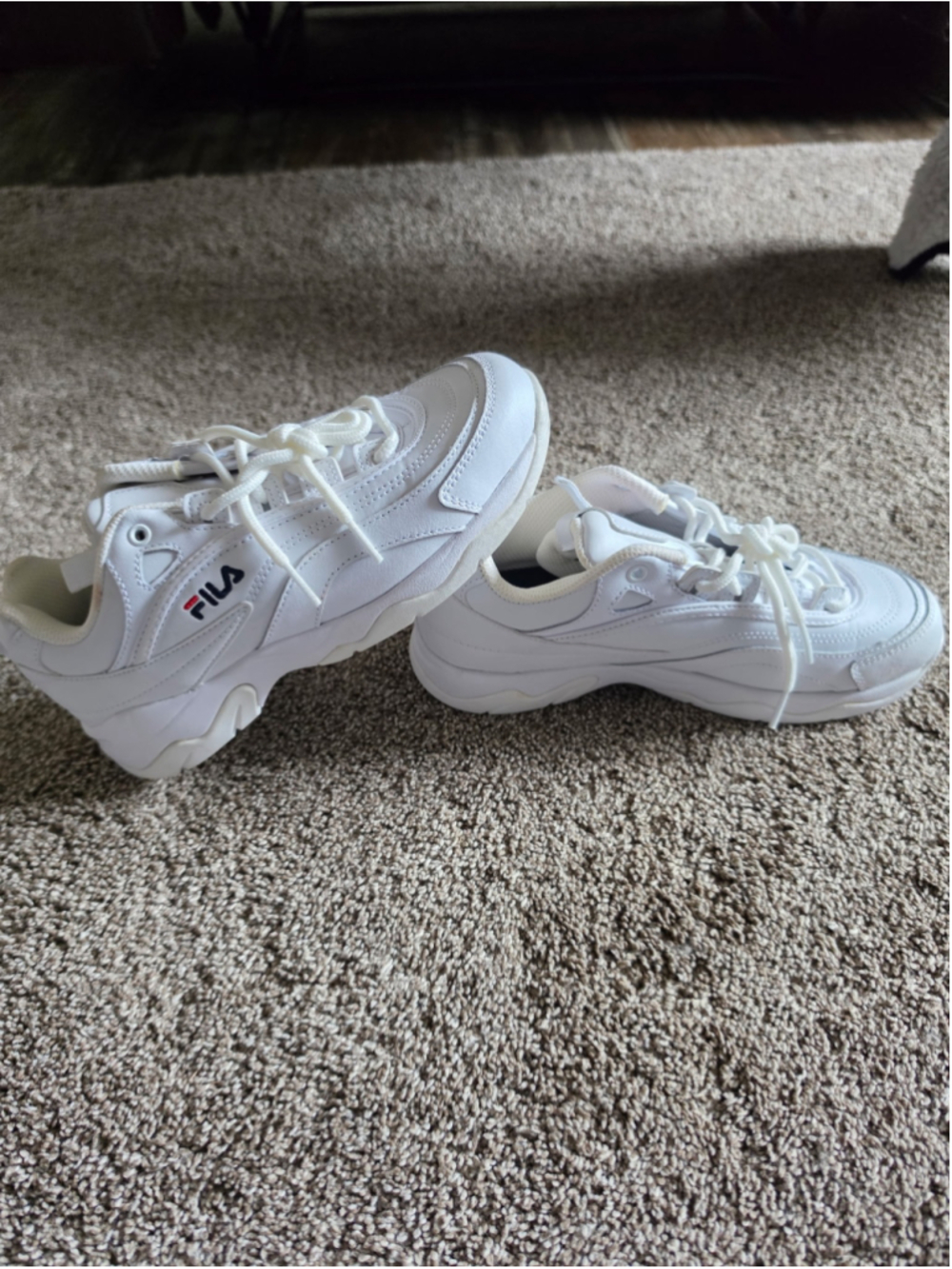 FILA Women’s Size 7 White Disruptor Style Chunky Sneakers 5CM00783-125 - Picture 2 of 5